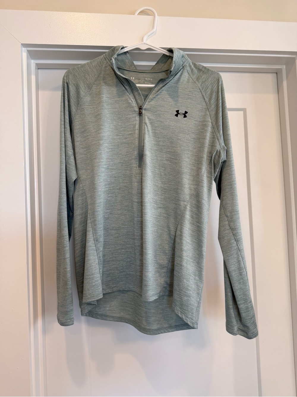 Women’s Under Armor Quarter Zip Size L